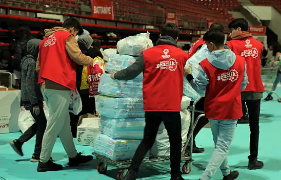 Karatay'dan Hatay'a 48 Tır yardım malzemesi