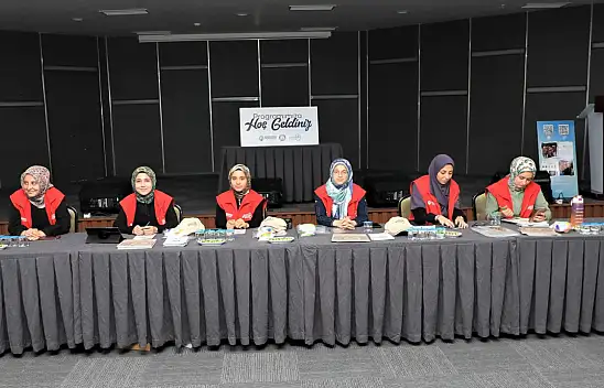 Karatay onların yanında