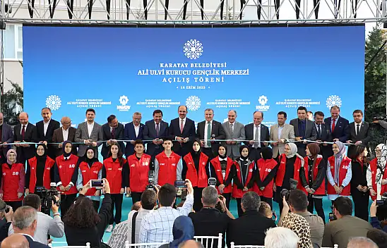 Karatay yeni gençlik merkezine kavuştu! Açılışta görülmedik kalabalık!