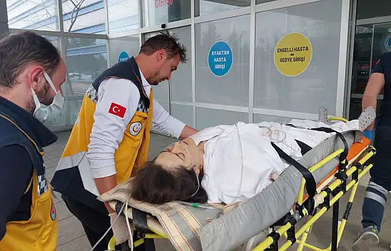 Karısını sırtından bıçakla yaraladı