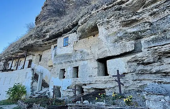 Kaya içindeki miras: Tipova Manastırı