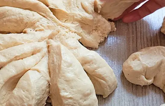 Kaynana çatlatan hamarat gelin poğaçası. Yiyen pastaneden alınmış sanıyor…