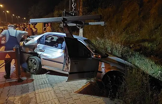 Kaza yaptığı aracını terk edip gitti