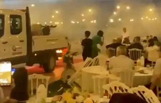 Kırmızı halıya gelin ve damat basmadan önce onlar girdi