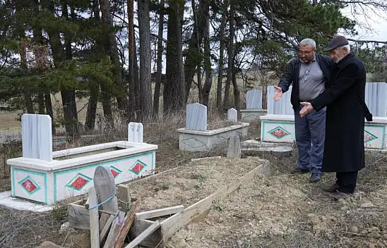 Kış uykusuna yatamayan ayılar, mezarları kazmaya başladı