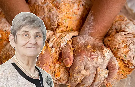 Kışa hazırlık yapanlara Canan Karatay'ın tarhana çorbası tarifi! Denemeyen ev hanımları pişman oluyor