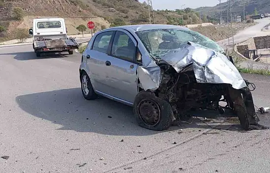 Kontrolden çıkan otomobil kazası: Sürücü hayatını kaybetti, eşi yaralandı