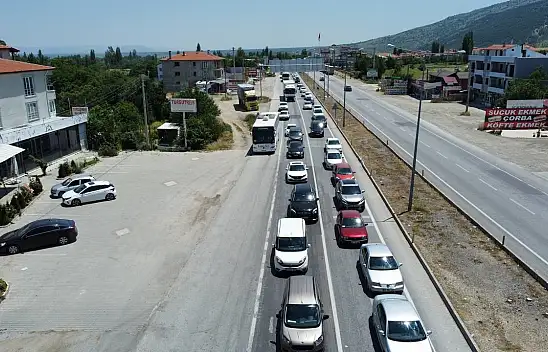 Konya-Afyonkarahisar karayolunda tatilcilerin dönüş yoğunluğu başladı