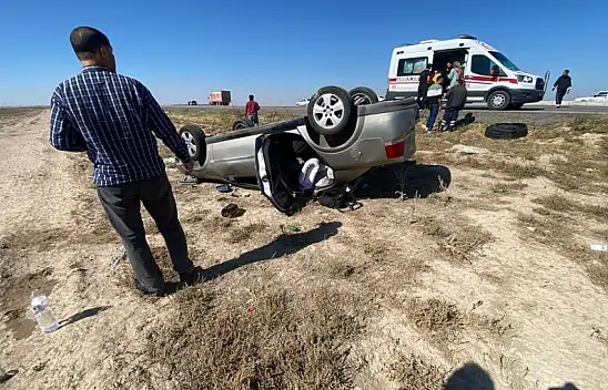 Konya - Aksaray  Karayolu'nda otomobil şarampole devrilerek takla attı!