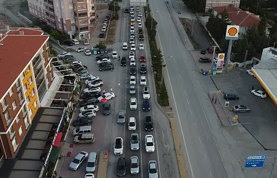 Konya-Ankara yolunda trafik yoğunluğu yaşanıyor.