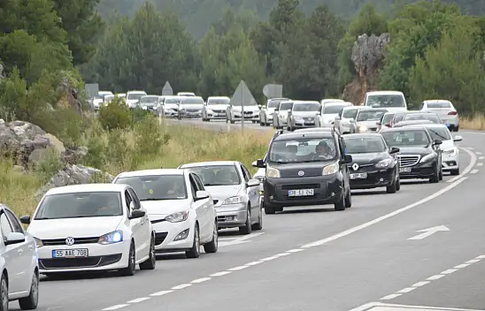 Konya-Antalya yolu trafiğe kapandı mı? Karayolunda büyük yoğunluk