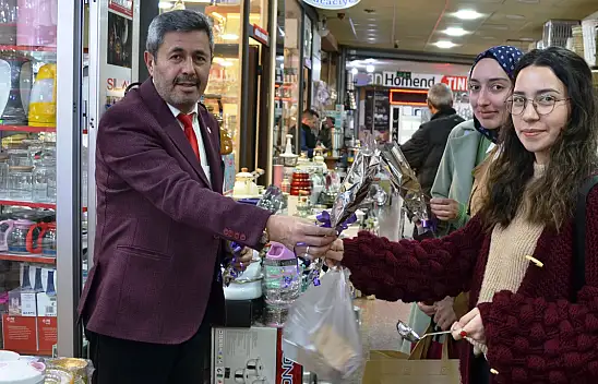 Konya Bakırcılar Odası Başkanı İbrahim Işık kadın esnafların kadınlar gününü kutladı