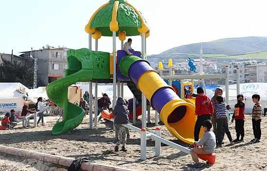 Konya Belediyesi Hatay'da çocuklar için oyun parkı kurdu