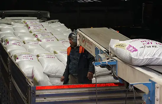 Konya Büyükşehir 50 TIR unun ardından Hatay'a 10 TIR besi ve süt yemi gönderiyor