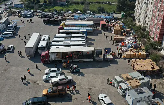 Konya Büyükşehir Belediyesi ve ilçe belediyeleri Hatay'a 305 TIR yardım gönderdi