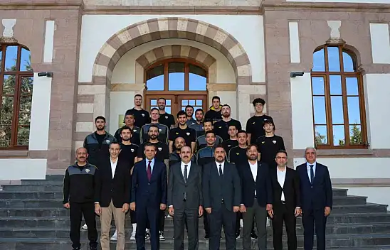 Konya Büyükşehir Belediyespor Basketbol Takımı Başkan Altay'ı ziyaret etti