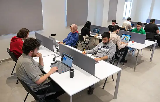 Konya Büyükşehir'den depremzede üniversite öğrencilerine etüd salonu desteği