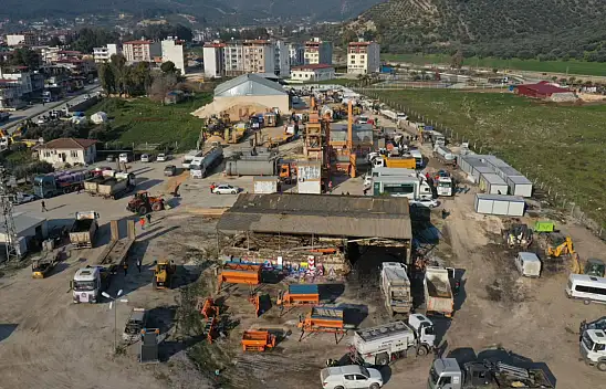 Konya Büyükşehir deprem bölgesinde araç şantiyesi kurdu