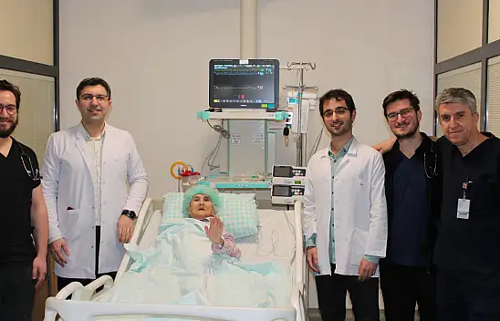 Konya'da 103 yaşında  kalp pili takılan kadın sağlığına kavuştu