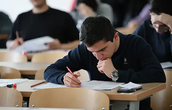 Konya'da 5 bin öğrenci aynı anda sınavda