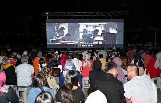 Konya'da açık havada sinema keyfi