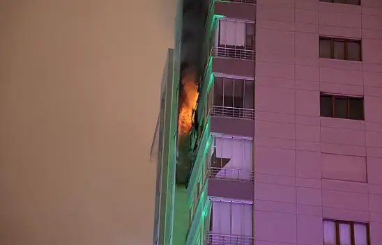 Konya'da akşam saatlerinde çıkan yangın panik yarattı! Alevler 8. kattan 9. kata sıçradı!