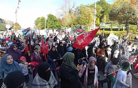  Konya'da anneler Gazze için yürüdü!