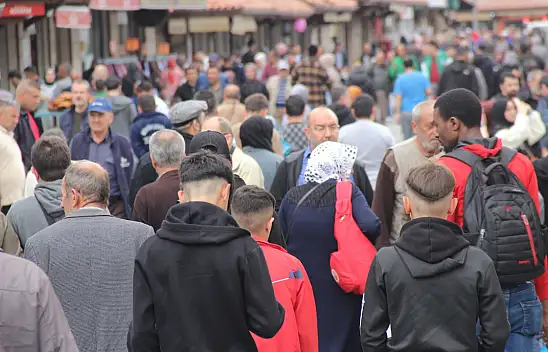Konya'da bayram alışverişini son günlere bırakanlar yoğunluk oluşturdu