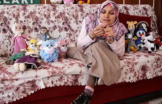 Konya'da bedensel engelli yardım gönüllüsü Sevgi Akyıl'ın azmi herkesi duygulandırdı!