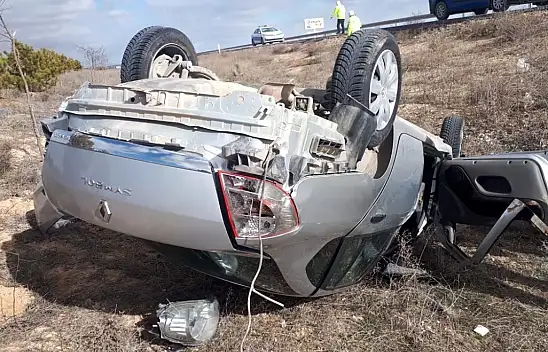 Konya'da bir araç şarampole devrildi