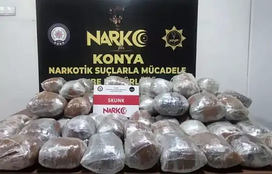Konya'da bir araçta 5 kilo 75 gram skunk yakalandı!