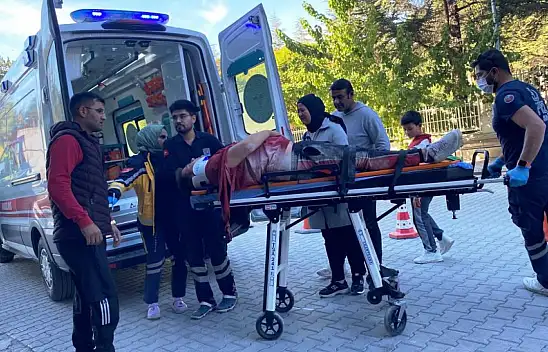 Konya'da bir kişi seyir halindeki traktörün römorkundan düştü!