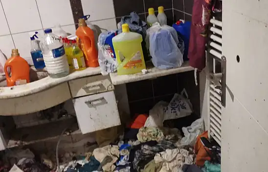 Konya'da bu evi görenler hayrette düştü: Yığınla çöp var!