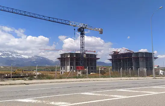 Konya'da çalışan inşaat işçisi ikinci kattan düştü