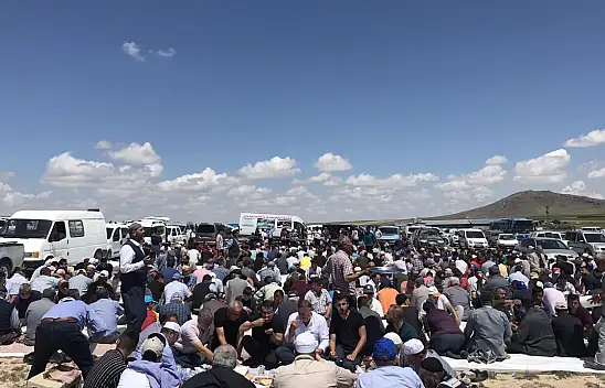 Konya'da çiftçiler şükür duasına çıktı