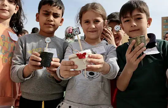 Konya'da depremzede öğrenciler 'Geleceğe Umut' tohumları ekti