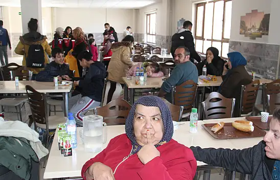 Konya'da depremzedeler yurtlara yerleştirilmeye başlandı