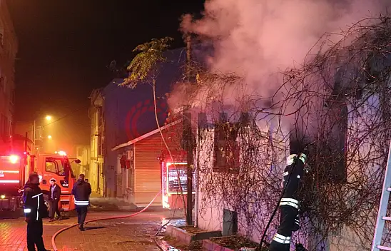 Konya'da eşinden ayrıldı evini yaktı