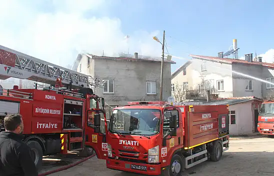Konya'da evin çatısı yandı