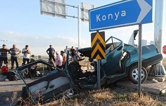 Konya'da feci kaza! Otomobil parçalara ayrıldı