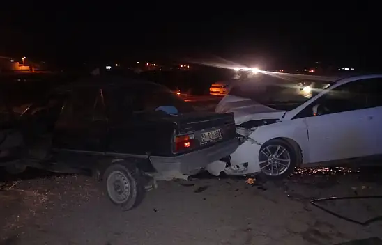 Konya'da iki otomobil çarpıştı!