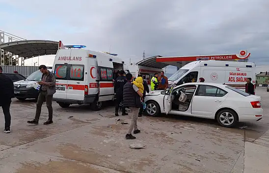 Konya'da iki otomobilin çarpışması sonucu 5 kişi yaralandı