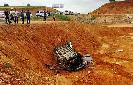 Konya'da işçi servis minibüsü devrildi, çok sayıda yaralı var