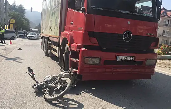 Konya'da kamyonun çarptığı motosikletli hayatını kaybetti