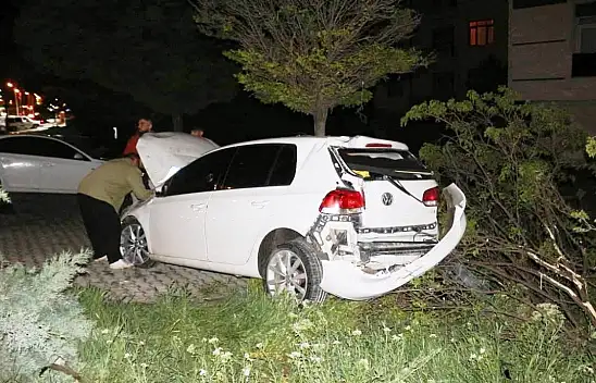 Konya'da kontrolden çıkan araç yayaya çarptı: 3 yaralı
