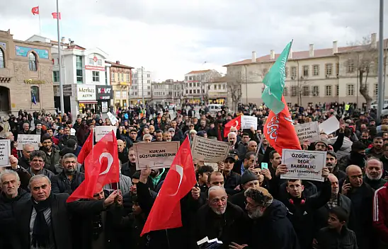 Konya'da Kur'an-ı Müdafaa Yürüyüşüne yüzlerce kişi katıldı