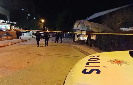 Konya'da madde bağımlısı ortalığı birbirine kattı! Şahıs polisin silahını almak isterken kendini vurdu!.