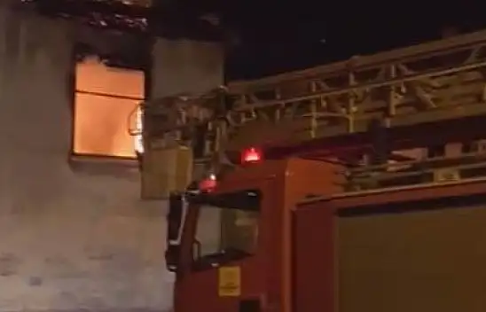 Konya'da metruk evde yangın: Kullanılamaz hale geldi!