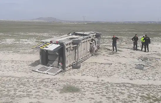 Konya'da öğrenci minibüsü devrildi