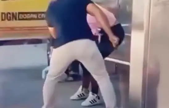 Konya'da otobüs bekleyen kadına tornavidayla saldırdı!